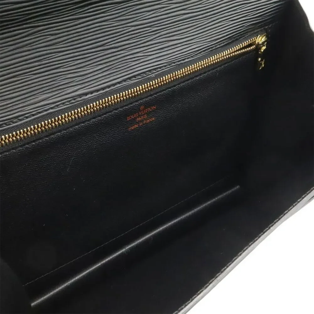 Louis Vuitton delivery duty